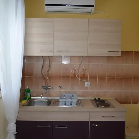 Aneva 1 Apartman *